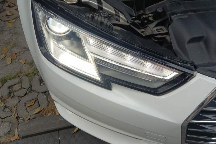 Used Audi A4L 2018 30th Anniversary Edition 30 TFSI Ambition Model Right Front Headlight