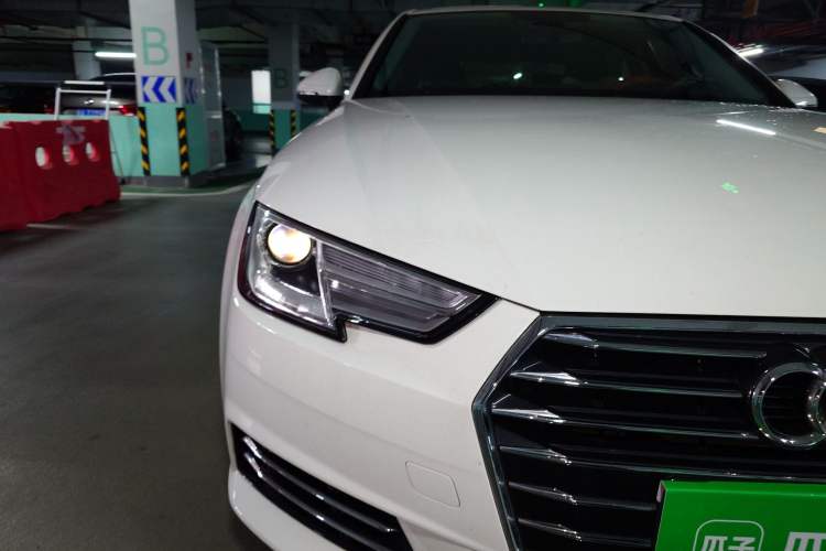Used Audi A4L 2018 30th Anniversary Edition 30 TFSI Ambition Model Right Front Headlight