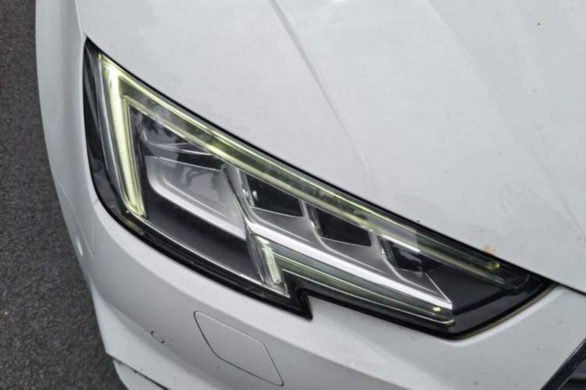 Used Audi A4L 2018 30th Anniversary Edition 45 TFSI quattro Sport model Right Front Headlight