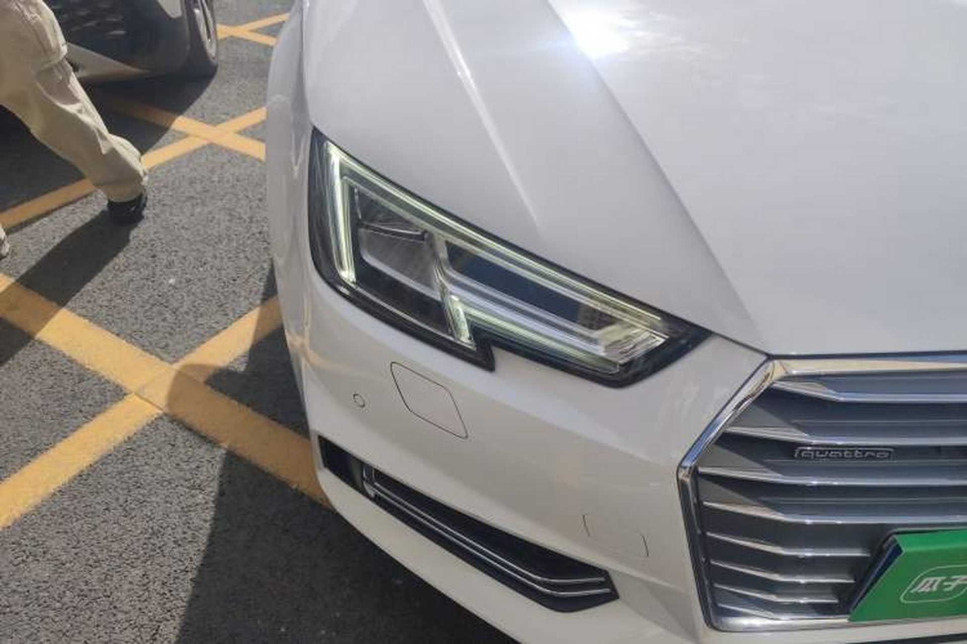 Used Audi A4L 2018 30th Anniversary Edition 45 TFSI quattro Sport model Right Front Headlight
