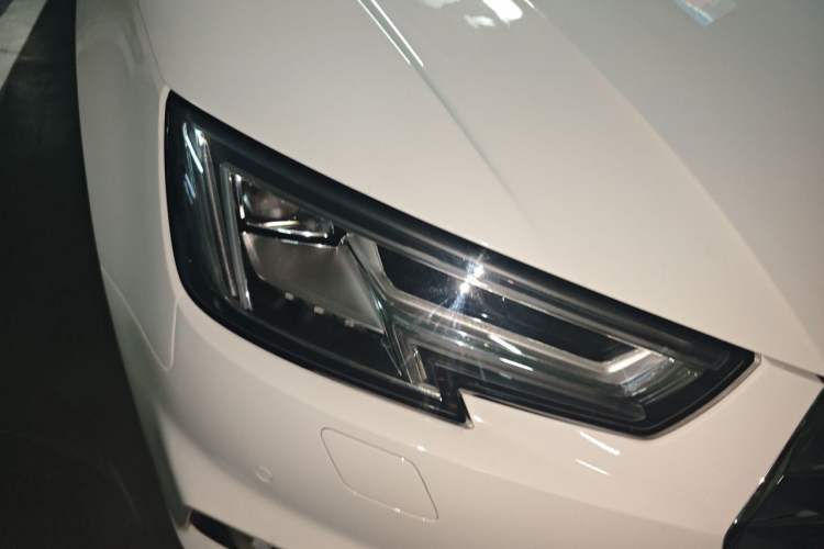 Used Audi A4L 2018 30th Anniversary Edition 40 TFSI Fashion Model Right Front Headlight