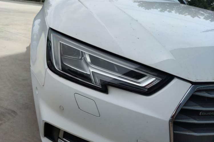 Used Audi A4L 2018 30th Anniversary Edition 45 TFSI quattro Sport model Right Front Headlight