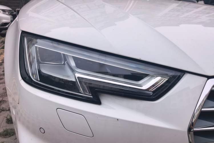 Used Audi A4L 2018 30th Anniversary Edition 45 TFSI quattro Sport model Right Front Headlight