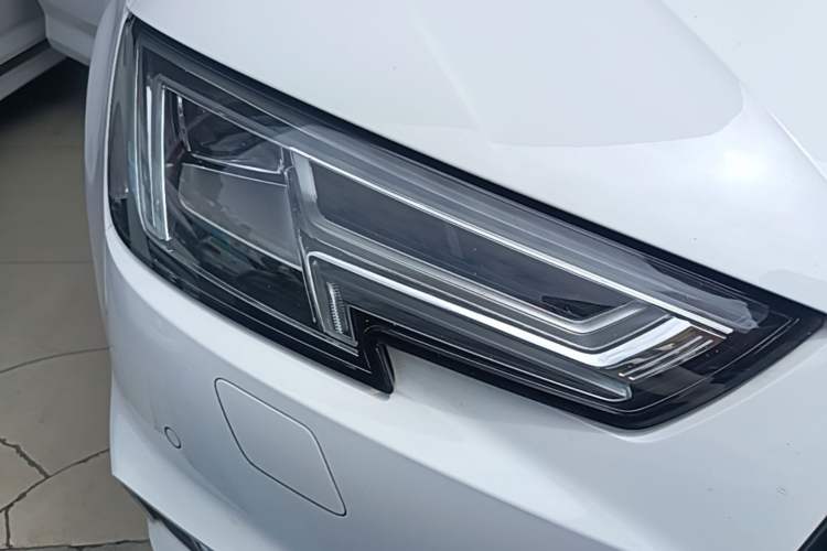 Used Audi A4L 2018 30th Anniversary Edition 40 TFSI Fashion Model Right Front Headlight