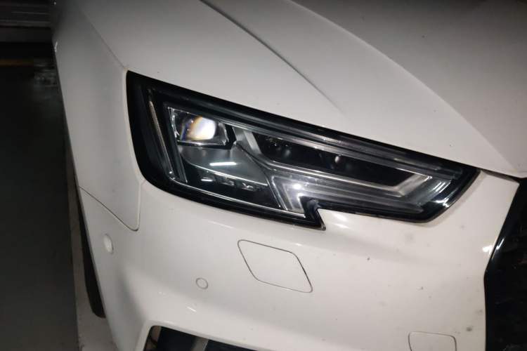 Used Audi A4L 2018 30th Anniversary Edition 45 TFSI quattro Sport model Right Front Headlight