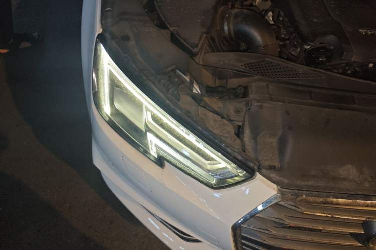 Used Audi A4L 2018 30th Anniversary Edition 45 TFSI quattro Sport model Right Front Headlight