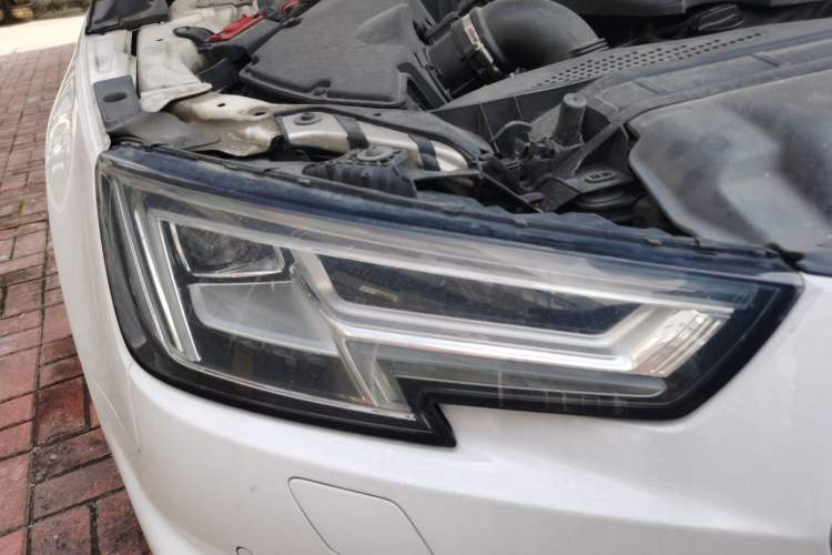 Used Audi A4L 2018 30th Anniversary Edition 45 TFSI quattro Sport model Right Front Headlight