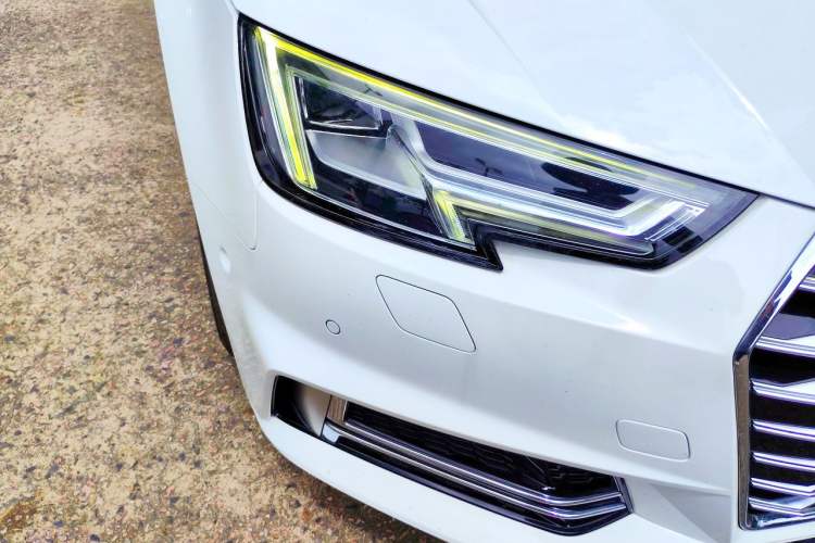 Used Audi A4L 2018 30th Anniversary Edition 45 TFSI quattro Sport model Right Front Headlight