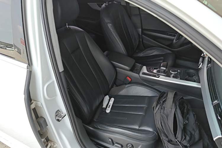 Used Audi A4L 2018 30th Anniversary Edition 40 TFSI Fashion Model Right Front Seat