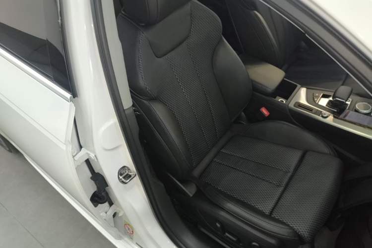 Used Audi A4L 2018 30th Anniversary Edition 40 TFSI Sport Edition Right Front Seat