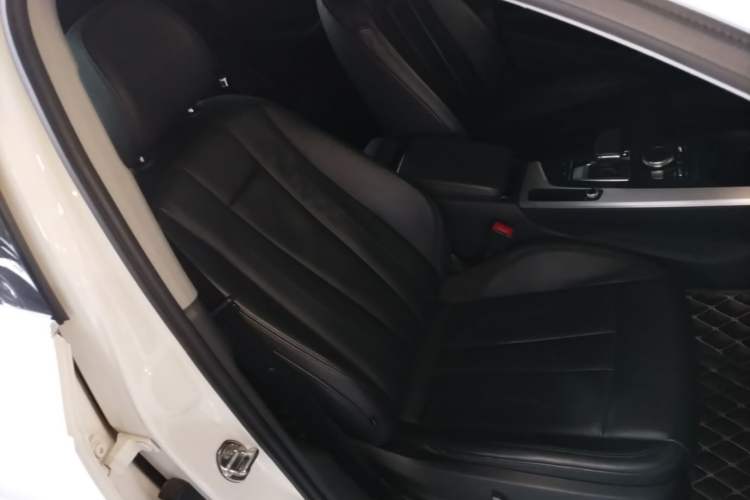 Used Audi A4L 2018 30th Anniversary Edition 40 TFSI Fashion Model Right Front Seat