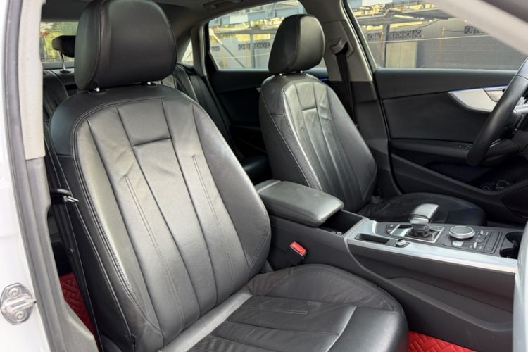 Used Audi A4L 2018 30th Anniversary Edition 40 TFSI Fashion Model Right Front Seat