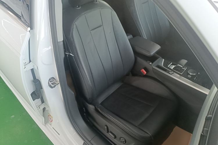 Used Audi A4L 2018 30th Anniversary Edition 40 TFSI Fashion Model Right Front Seat