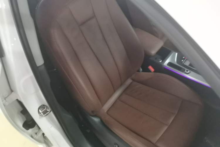 Used Audi A4L 2018 30th Anniversary Edition 40 TFSI Fashion Model Right Front Seat