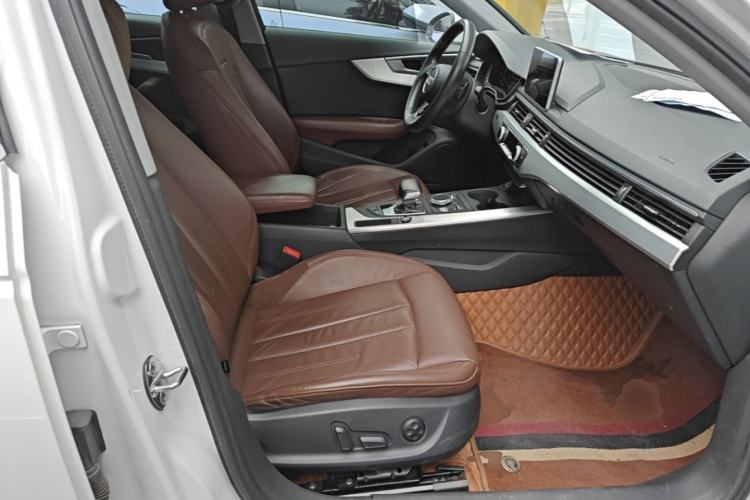 Used Audi A4L 2018 30th Anniversary Edition 40 TFSI Fashion Model Right Front Seat