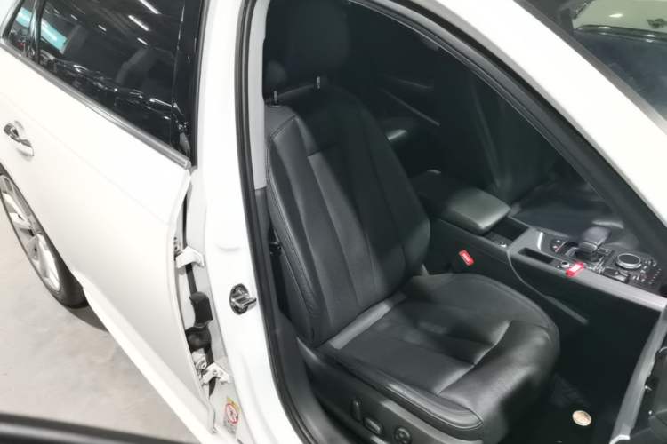 Used Audi A4L 2018 30th Anniversary Edition 40 TFSI Fashion Model Right Front Seat