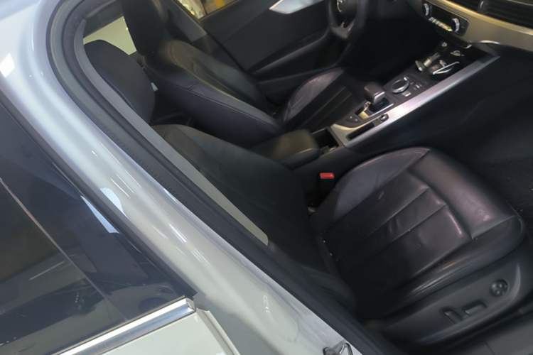 Used Audi A4L 2018 30th Anniversary Edition 40 TFSI Fashion Model Right Front Seat