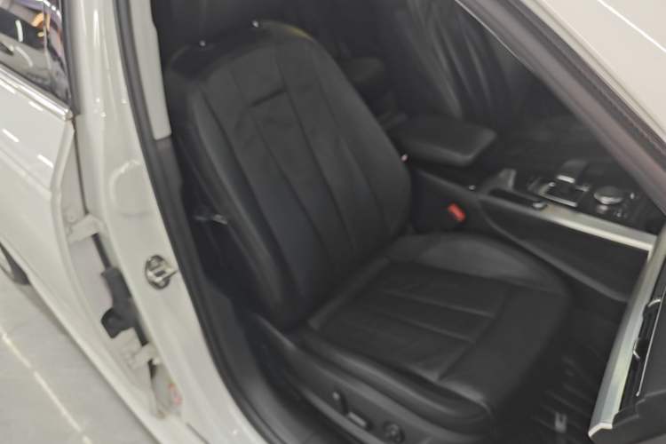 Used Audi A4L 2018 30th Anniversary Edition 40 TFSI Fashion Model Right Front Seat