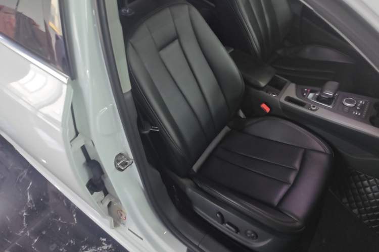 Used Audi A4L 2018 30th Anniversary Edition 40 TFSI Trendy Model Right Front Seat