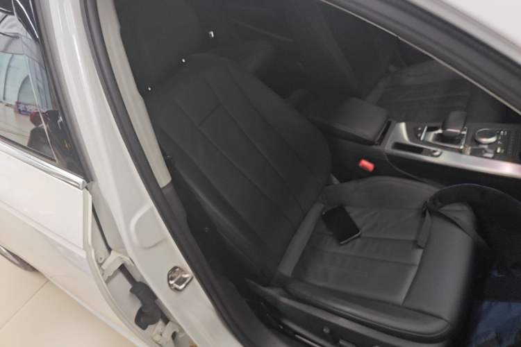 Used Audi A4L 2018 30th Anniversary Edition 40 TFSI Fashion Model Right Front Seat