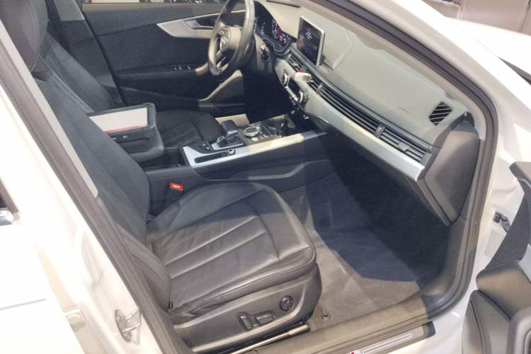 Used Audi A4L 2018 30th Anniversary Edition 40 TFSI Fashion Model Right Front Seat
