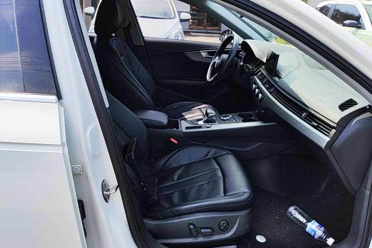 Used Audi A4L 2018 30th Anniversary Edition 40 TFSI Trendy Model Right Front Seat