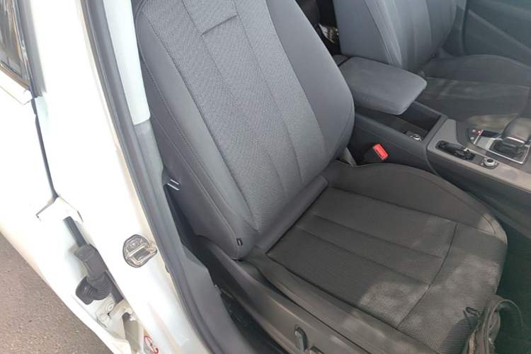 Used Audi A4L 2018 30th Anniversary Edition 40 TFSI Trendy Model Right Front Seat