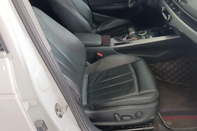 Used Audi A4L 2018 30th Anniversary Edition 40 TFSI Fashion Model Right Front Seat