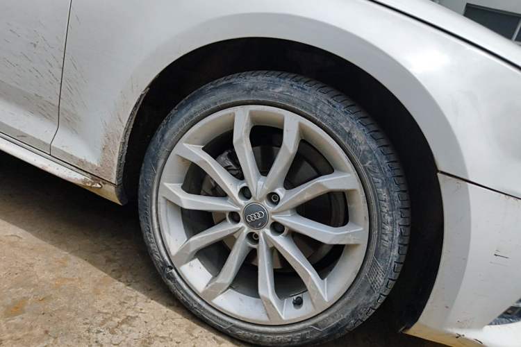 Used Audi A4L 2018 30th Anniversary Edition 40 TFSI Trendy Model Right Front Wheel Hub