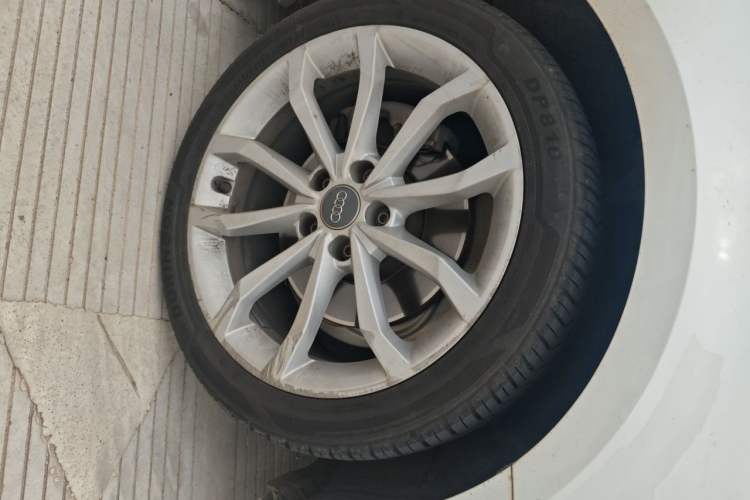 Used Audi A4L 2018 30th Anniversary Edition 40 TFSI Fashion Model Right Front Wheel Hub