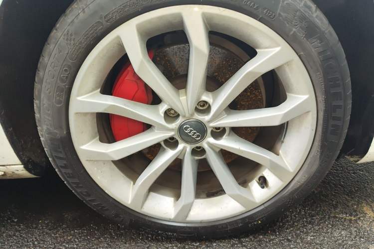 Used Audi A4L 2018 30th Anniversary Edition 45 TFSI quattro Individual Sport Edition Right Front Wheel Hub