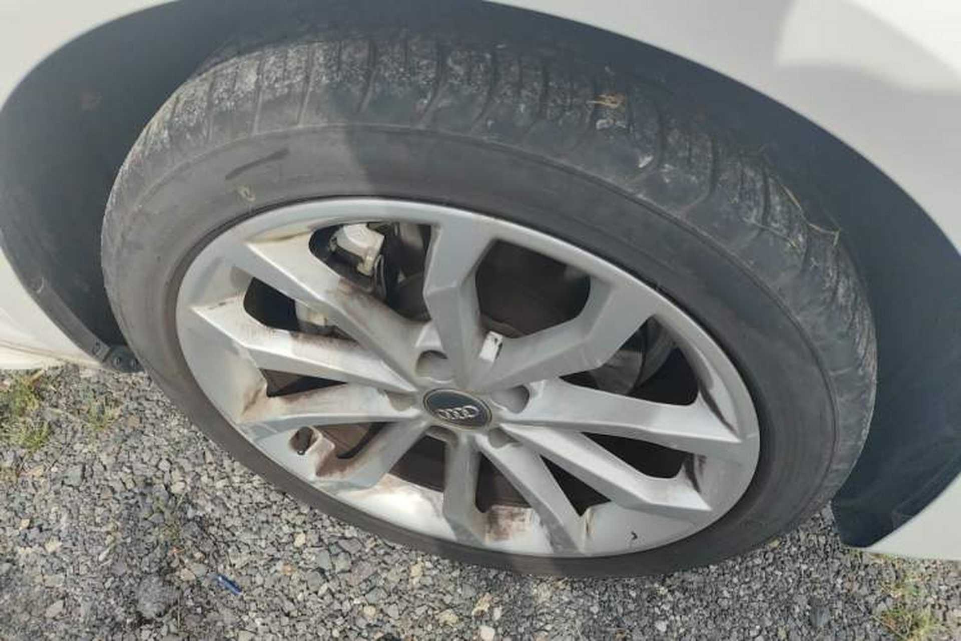 Used Audi A4L 2018 30th Anniversary Edition 40 TFSI Fashion Model Right Front Wheel Hub