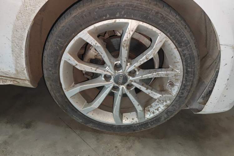 Used Audi A4L 2018 30th Anniversary Edition 40 TFSI Fashion Model Right Front Wheel Hub