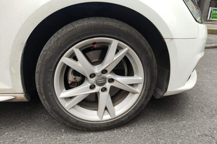 Used Audi A4L 2018 30th Anniversary Edition 40 TFSI Trendy Model Right Front Wheel Hub