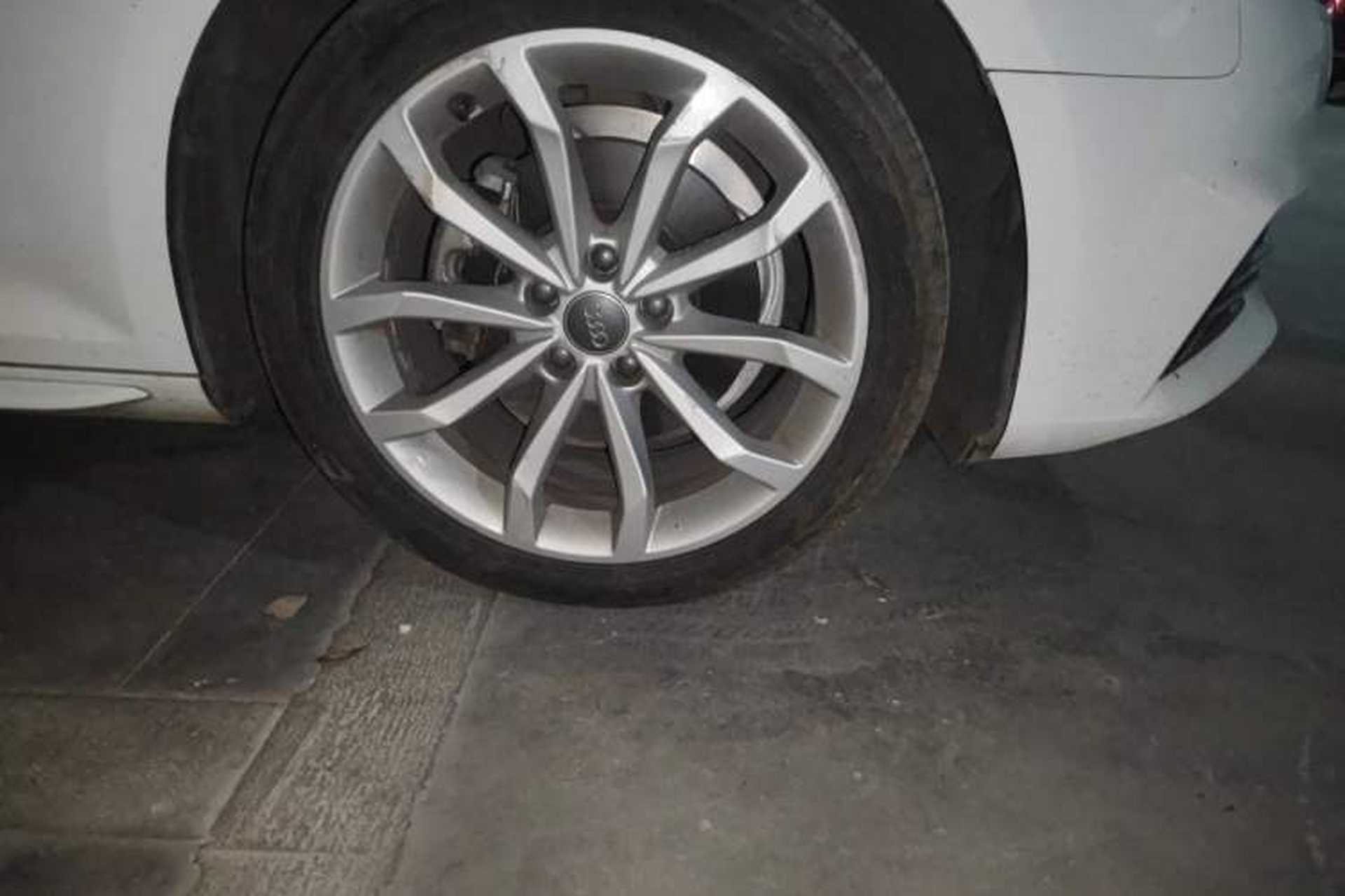 Used Audi A4L 2018 30th Anniversary Edition 40 TFSI Fashion Model Right Front Wheel Hub