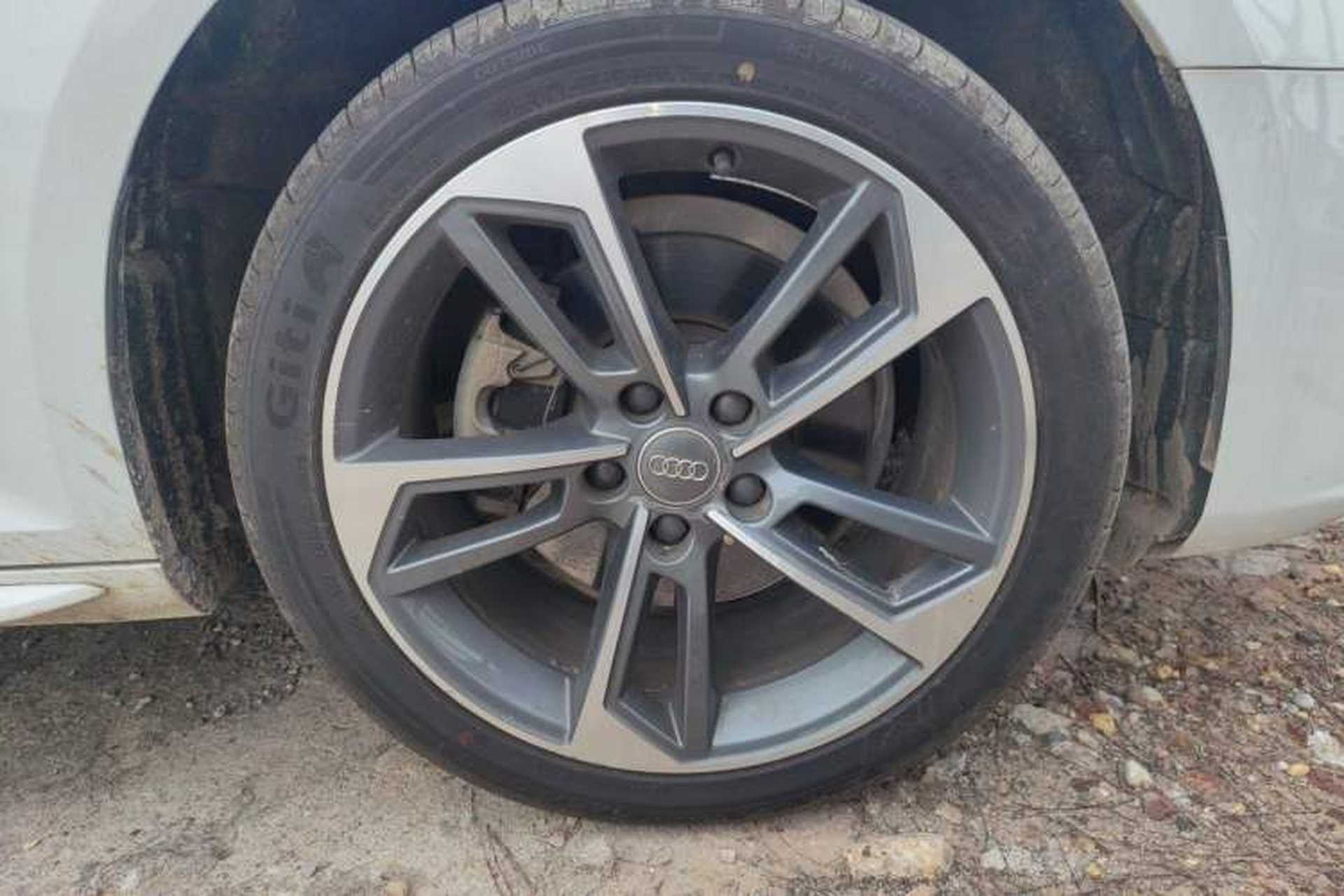 Used Audi A4L 2018 30th Anniversary Edition 40 TFSI Fashion Model Right Front Wheel Hub