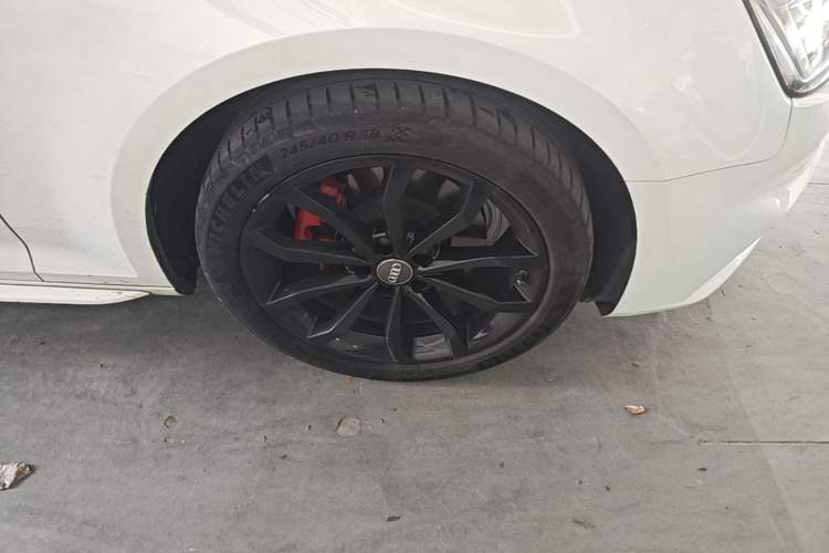 Used Audi A4L 2018 30th Anniversary Edition 40 TFSI Fashion Model Right Front Wheel Hub