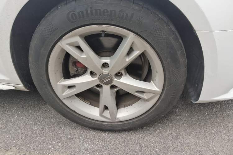 Used Audi A4L 2018 30th Anniversary Edition 30 TFSI Ambition Model Right Front Wheel Hub