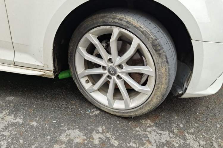 Used Audi A4L 2018 30th Anniversary Edition 40 TFSI Fashion Model Right Front Wheel Hub