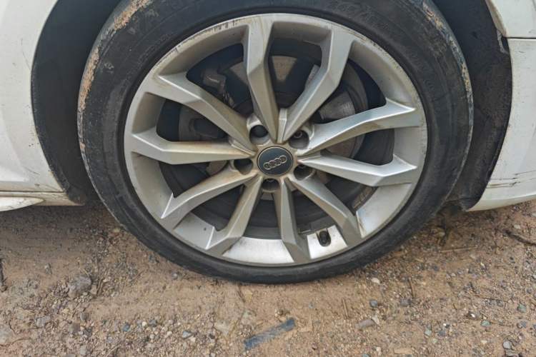 Used Audi A4L 2018 30th Anniversary Edition 40 TFSI Fashion Model Right Front Wheel Hub