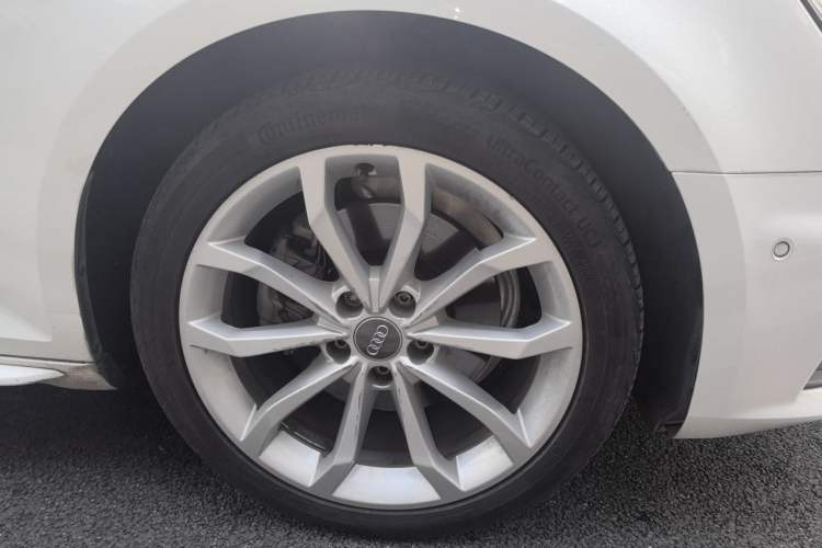 Used Audi A4L 2018 30th Anniversary Edition 40 TFSI Fashion Model Right Front Wheel Hub
