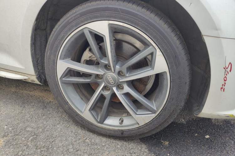 Used Audi A4L 2018 30th Anniversary Edition 40 TFSI Trendy Model Right Front Wheel Hub