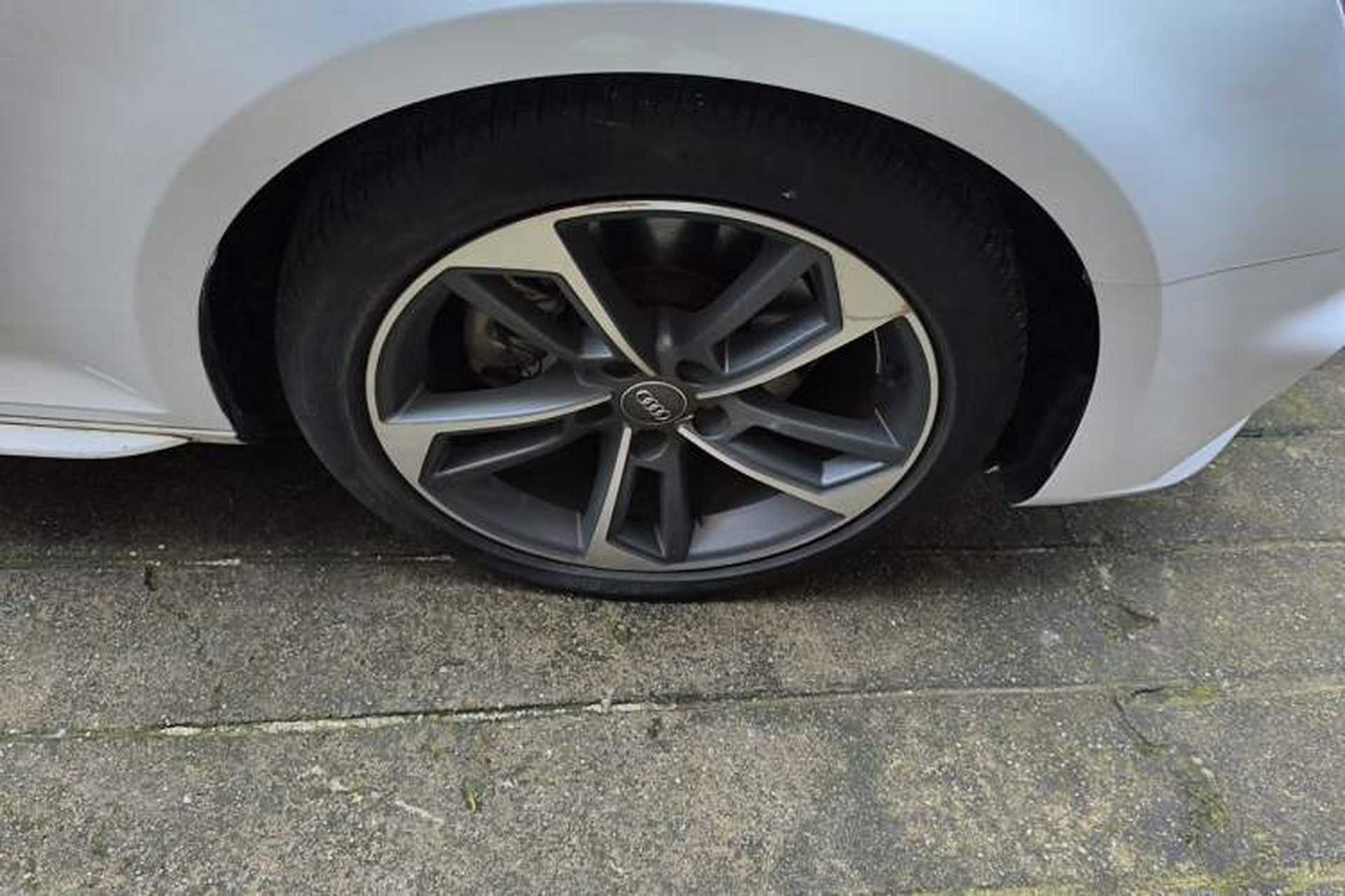 Used Audi A4L 2018 30th Anniversary Edition 40 TFSI Fashion Model Right Front Wheel Hub