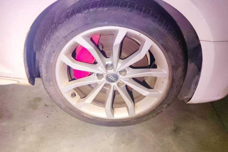 Used Audi A4L 2018 30th Anniversary Edition 45 TFSI quattro Individual Sport Edition Right Front Wheel Hub