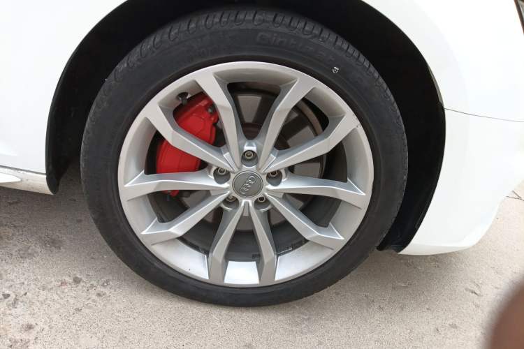 Used Audi A4L 2018 30th Anniversary Edition 45 TFSI quattro Individual Sport Edition Right Front Wheel Hub