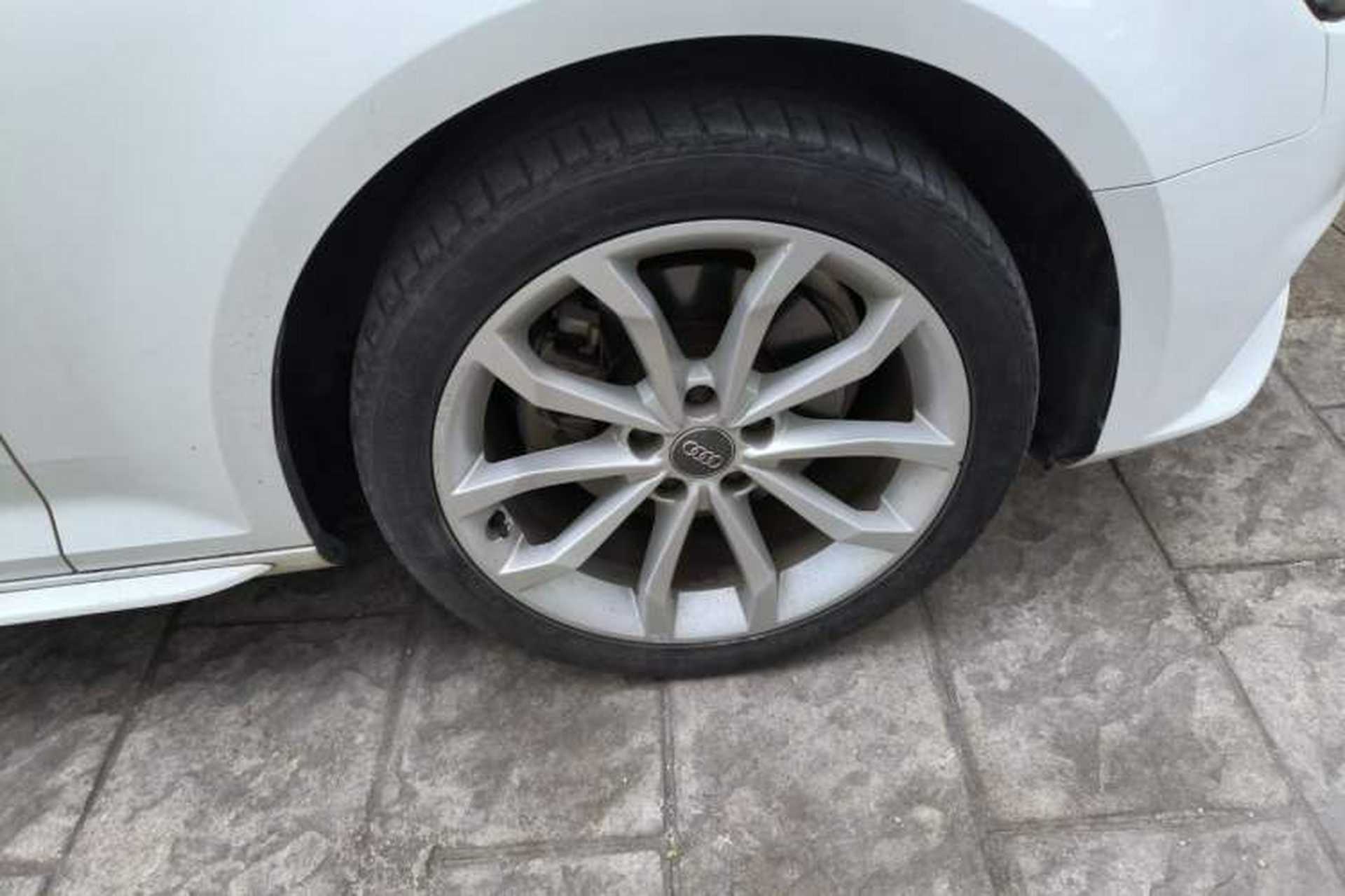Used Audi A4L 2018 30th Anniversary Edition 40 TFSI Trendy Model Right Front Wheel Hub