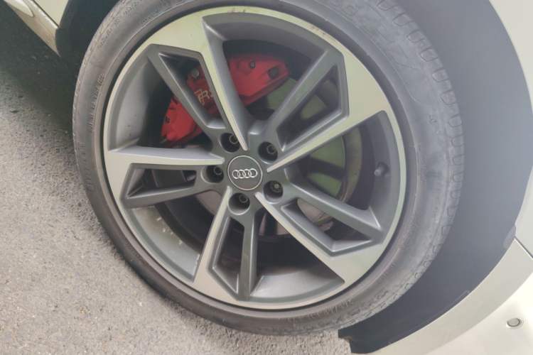 Used Audi A4L 2018 30th Anniversary Edition 40 TFSI Sport Edition Right Front Wheel Hub