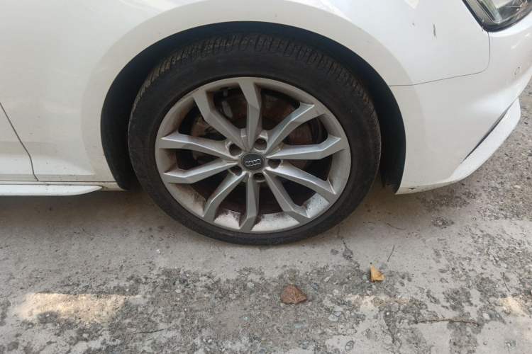 Used Audi A4L 2018 30th Anniversary Edition 40 TFSI Fashion Model Right Front Wheel Hub