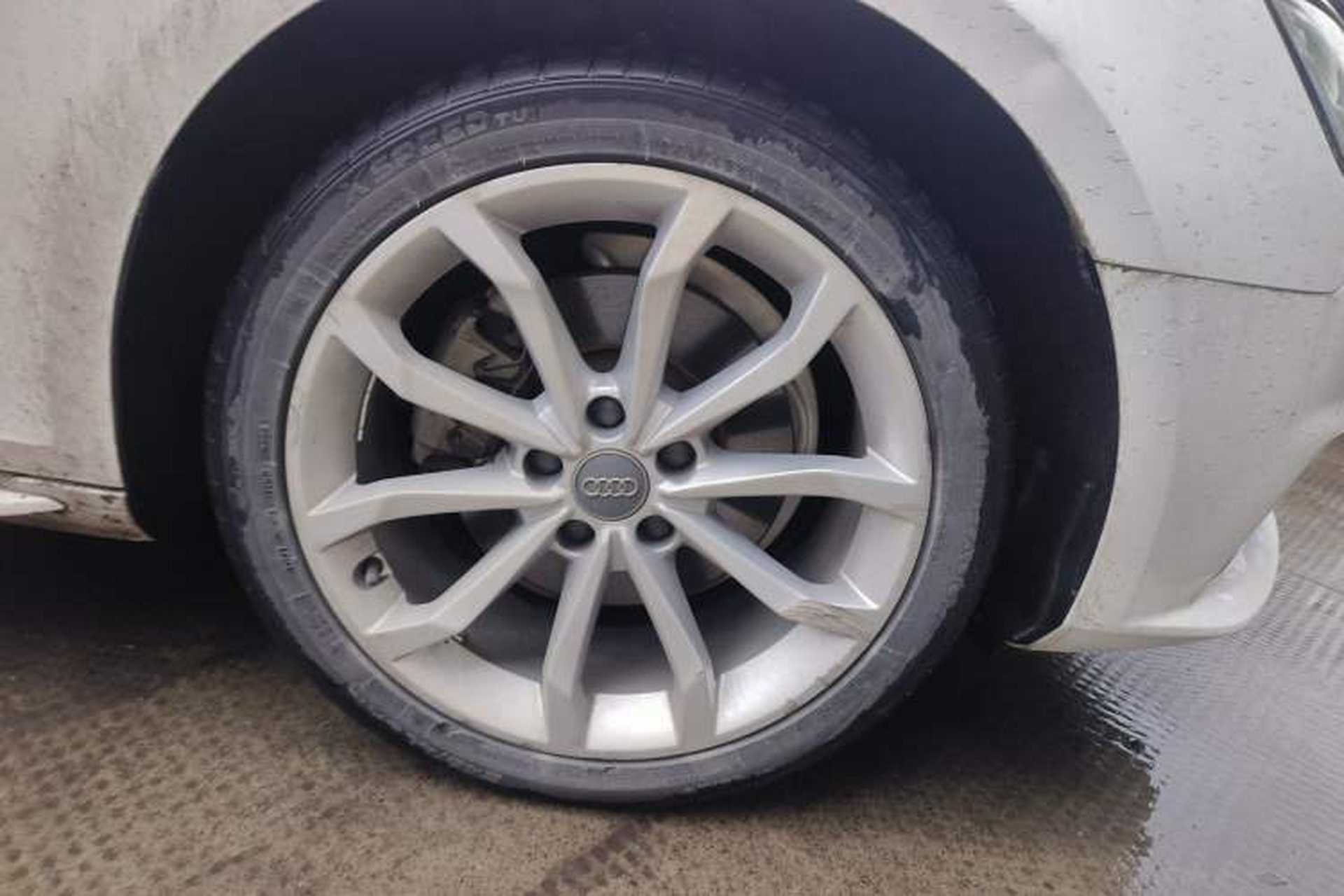 Used Audi A4L 2018 30th Anniversary Edition 40 TFSI Trendy Model Right Front Wheel Hub
