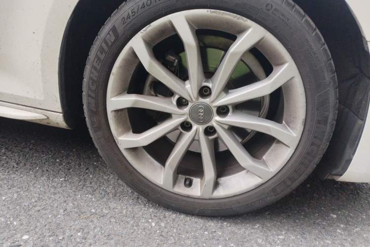 Used Audi A4L 2018 30th Anniversary Edition 40 TFSI Fashion Model Right Front Wheel Hub